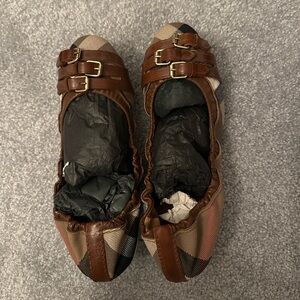 Burberry Checkered Flats with Brown Leather Accents
